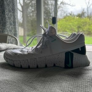 women’s NIKE free metcon 5. Size 11